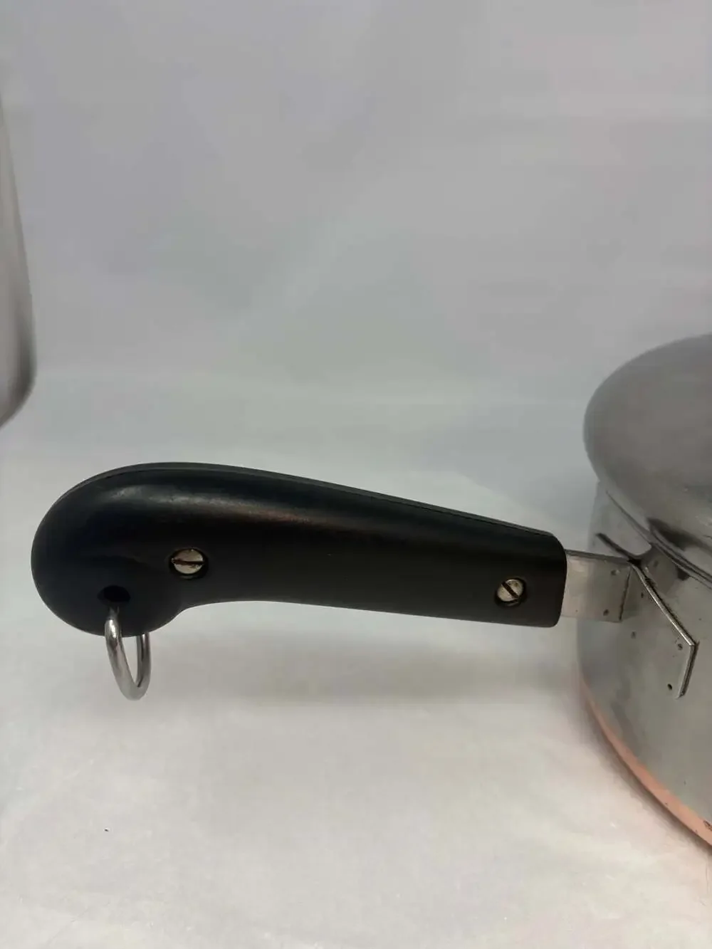 Vintage Pre 1968 Copper Bottom Revere Ware 1 1/2 Quart Sauce Pan with orig lid.